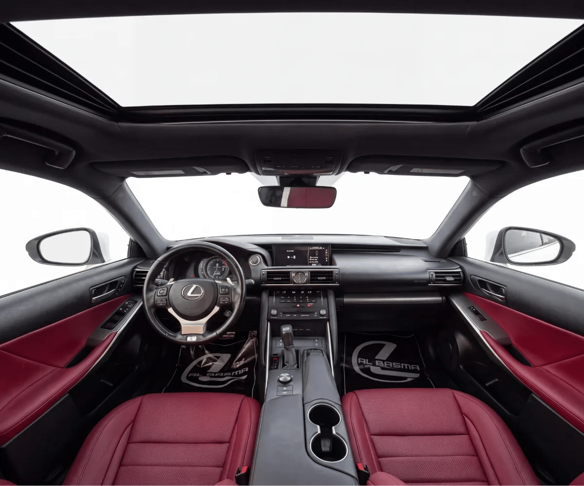 2018 Lexus IS photo 4