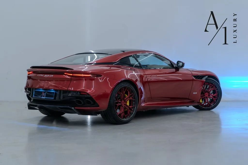 2019 Aston Martin DBS photo 3