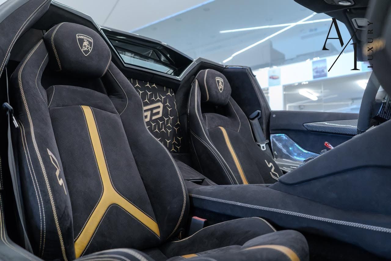 2015 Lamborghini Aventador photo 5