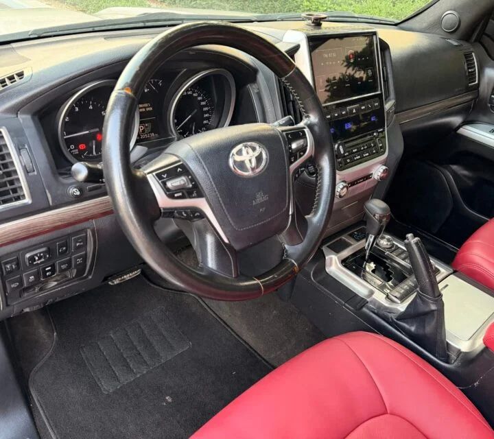 2014 Toyota Land Cruiser photo 4