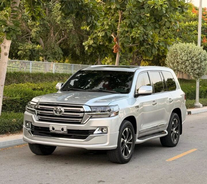 2014 Toyota Land Cruiser photo 2