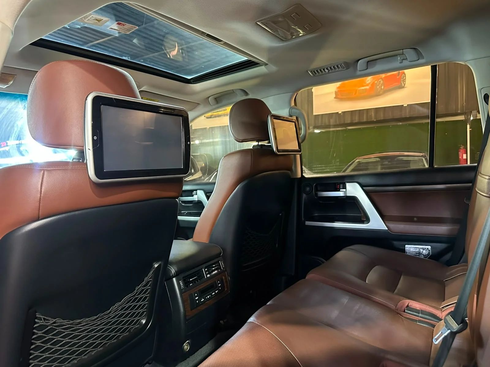 2016 Toyota Land Cruiser photo 5