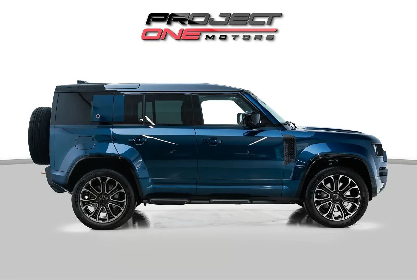 2026 Land Rover Defender photo 3