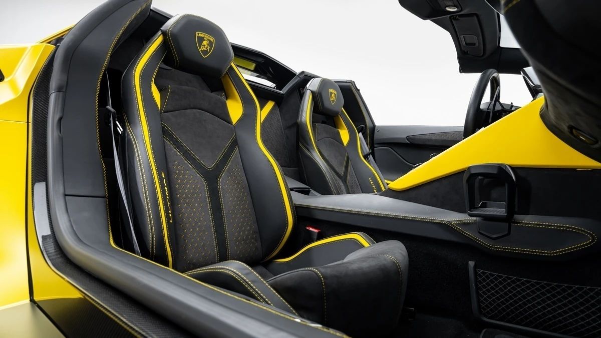 2022 Lamborghini Aventador photo 4
