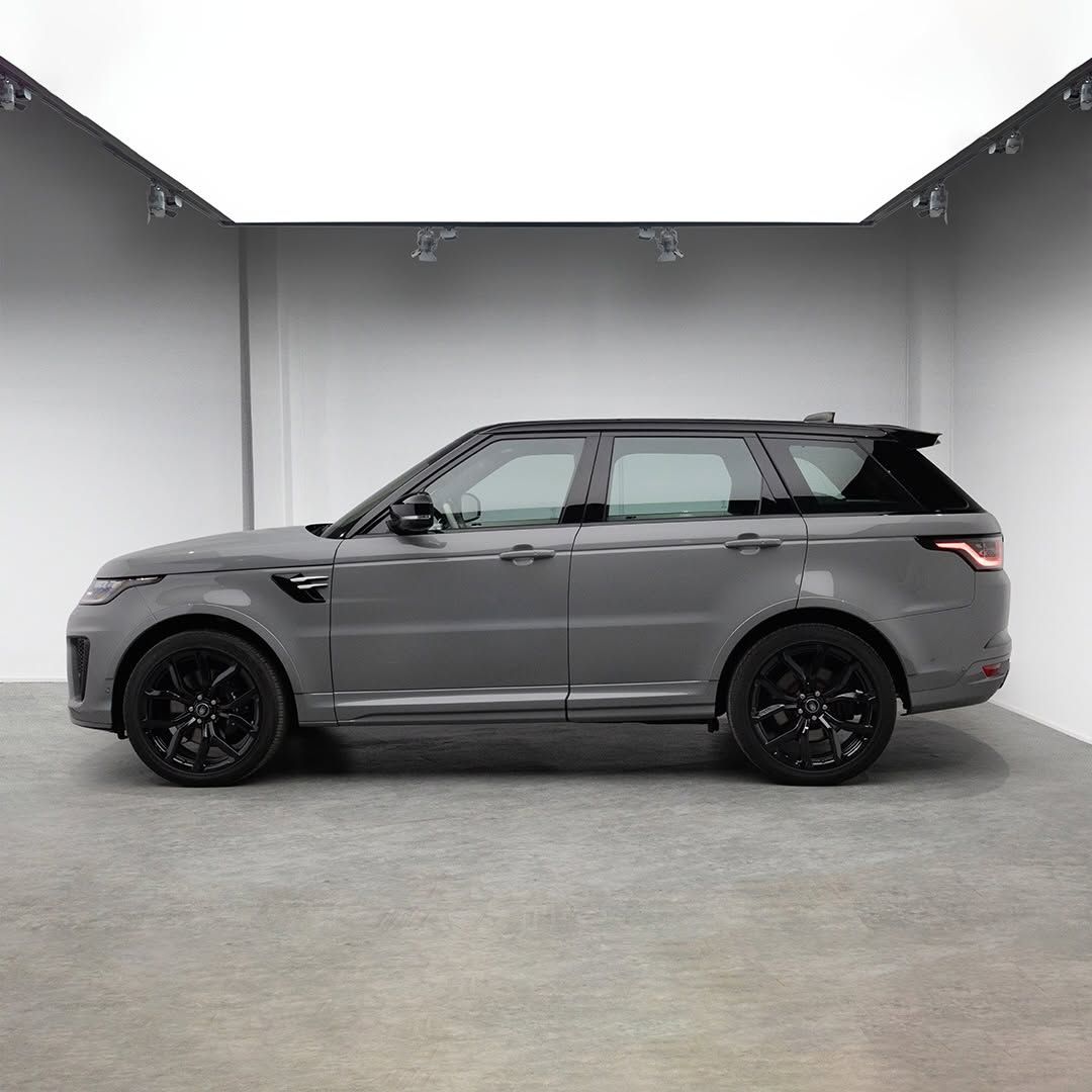 2022 Land Rover Range Rover Sport SVR photo 3