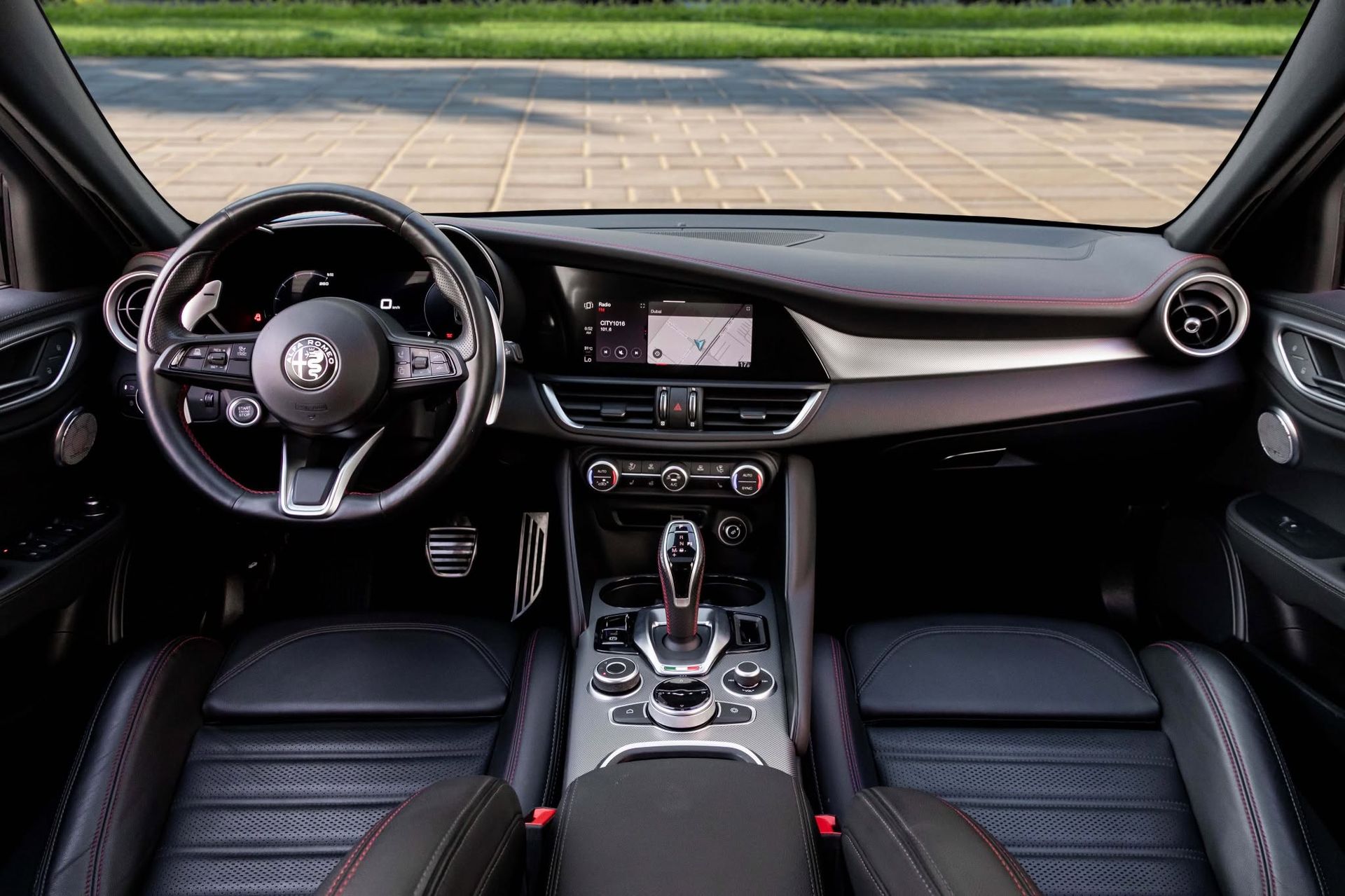 2024 Alfa Romeo Giulia photo 4