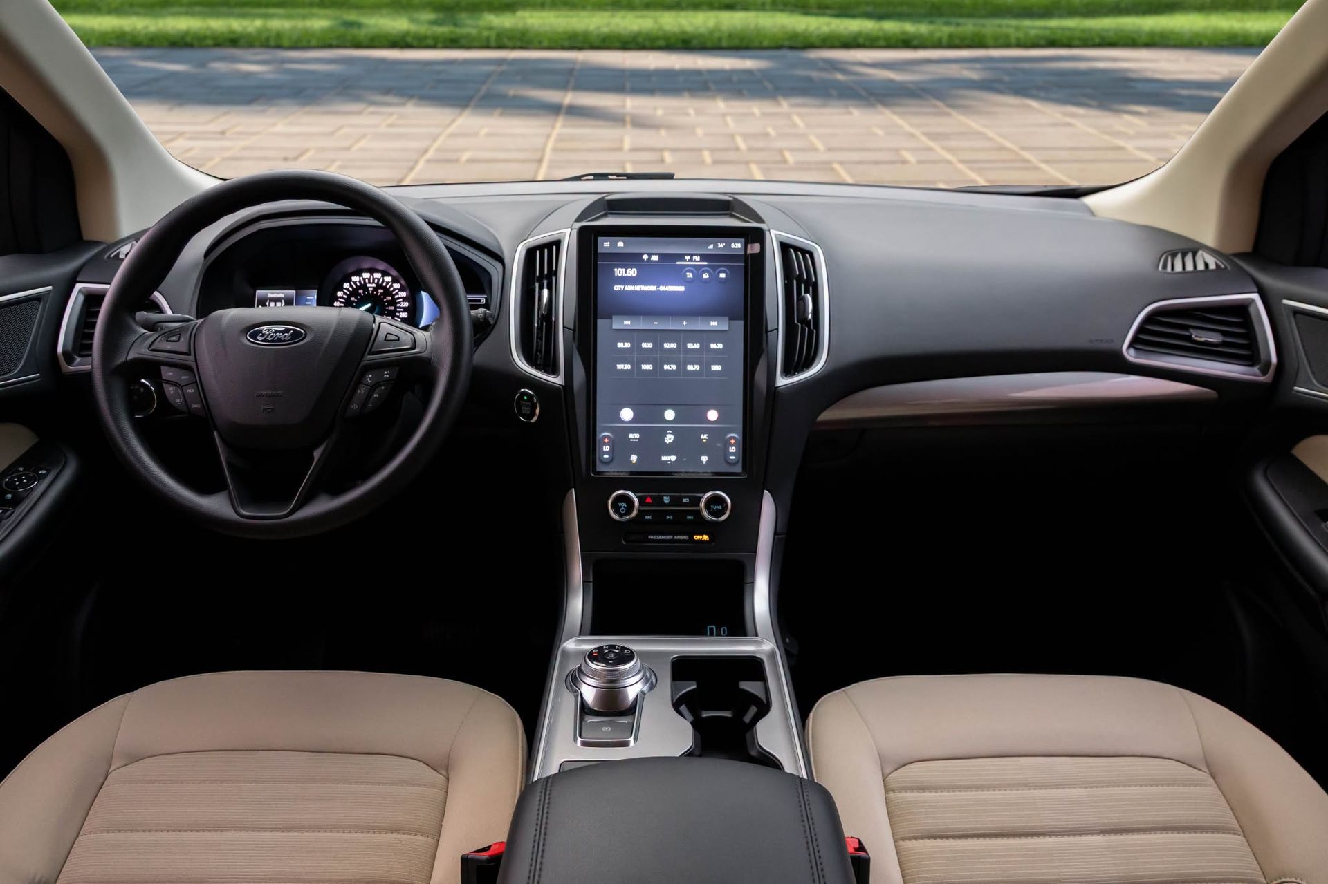 2023 Ford Edge photo 3