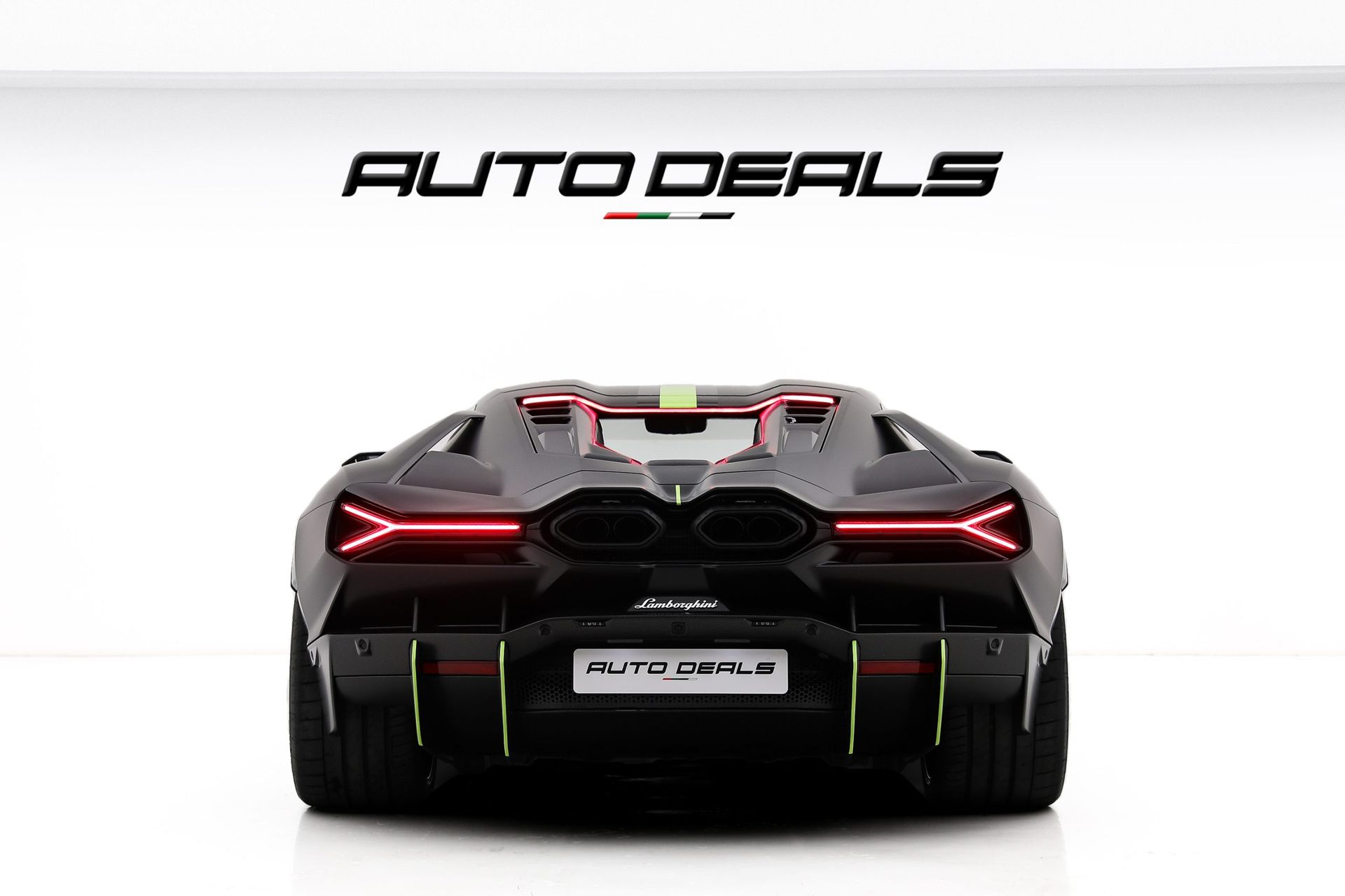 2025 Lamborghini Revuelto photo 3