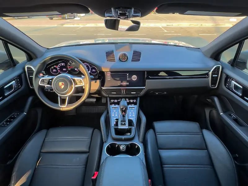 2023 Porsche Cayenne photo 3