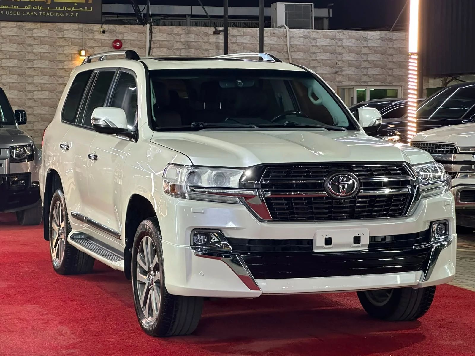 2016 Toyota Land Cruiser photo 3