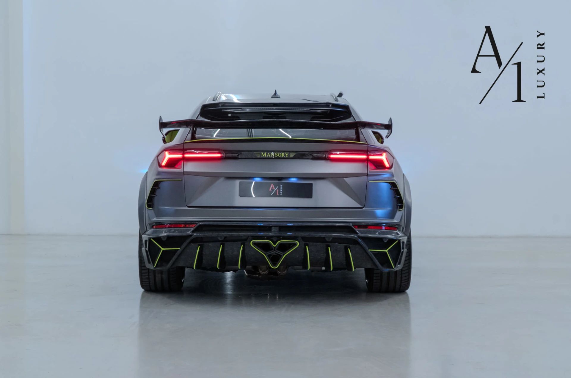 2022 Lamborghini Urus photo 3