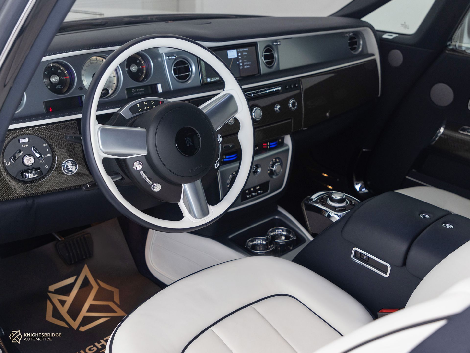 2017 Rolls-Royce Phantom photo 4