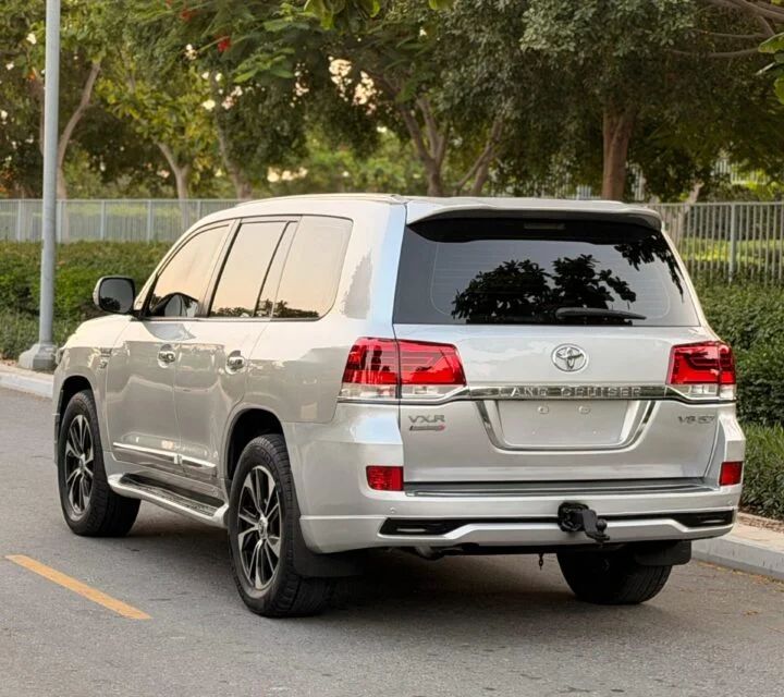 2014 Toyota Land Cruiser photo 5