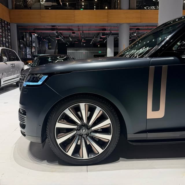 2024 Land Rover Range Rover Autobiography photo 5
