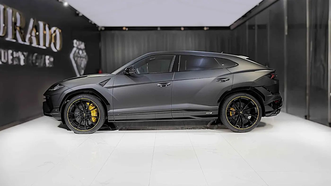 2024 Lamborghini Urus photo 4