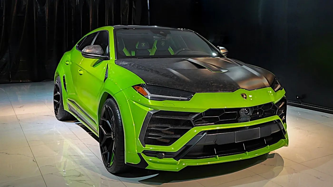 2021 Lamborghini Urus photo 2