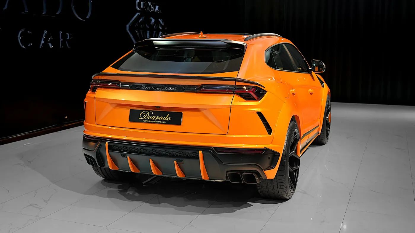 2023 Lamborghini Urus photo 4