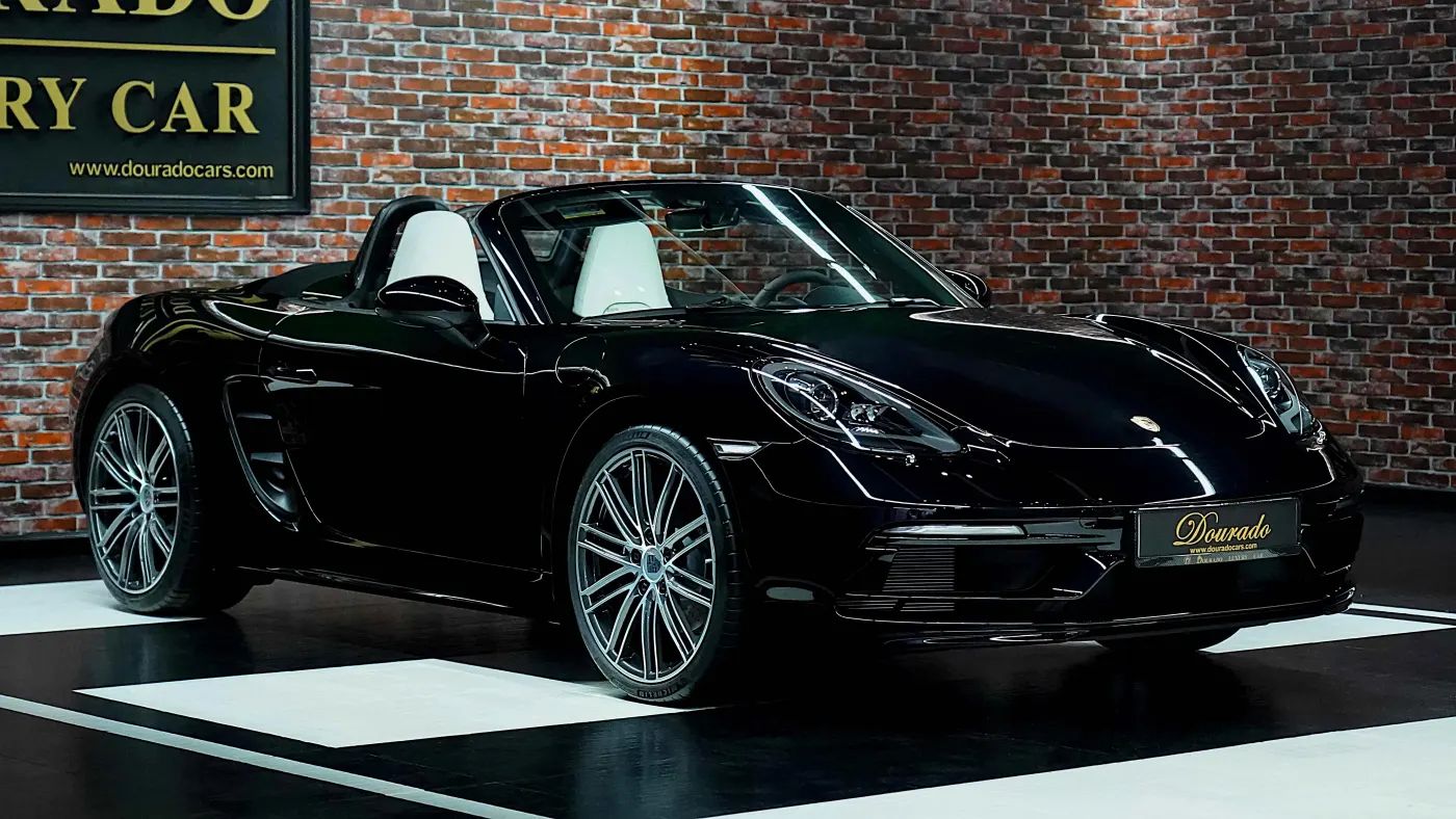 2023 Porsche 718 photo 2