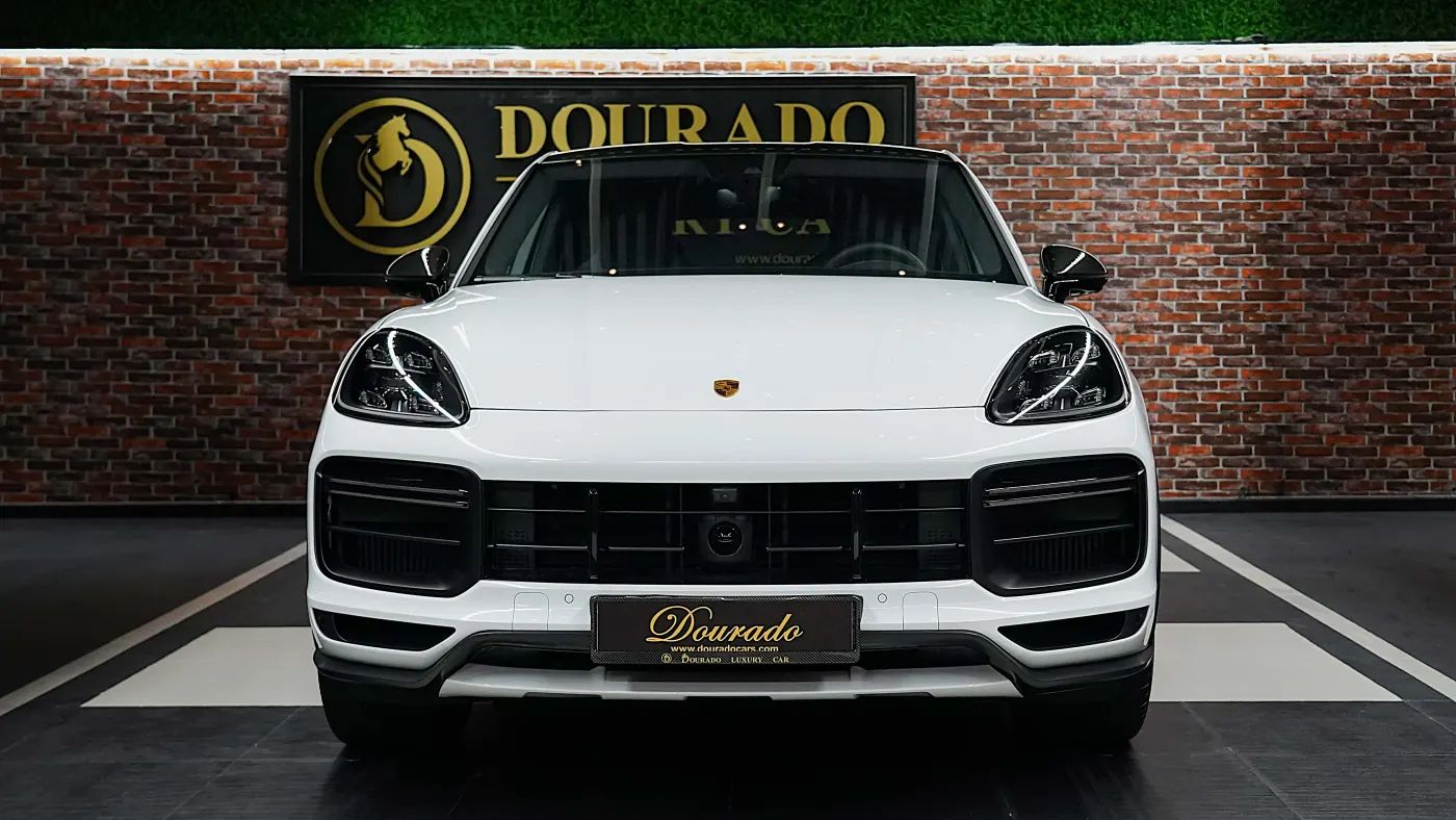 2023 Porsche Cayenne photo 3