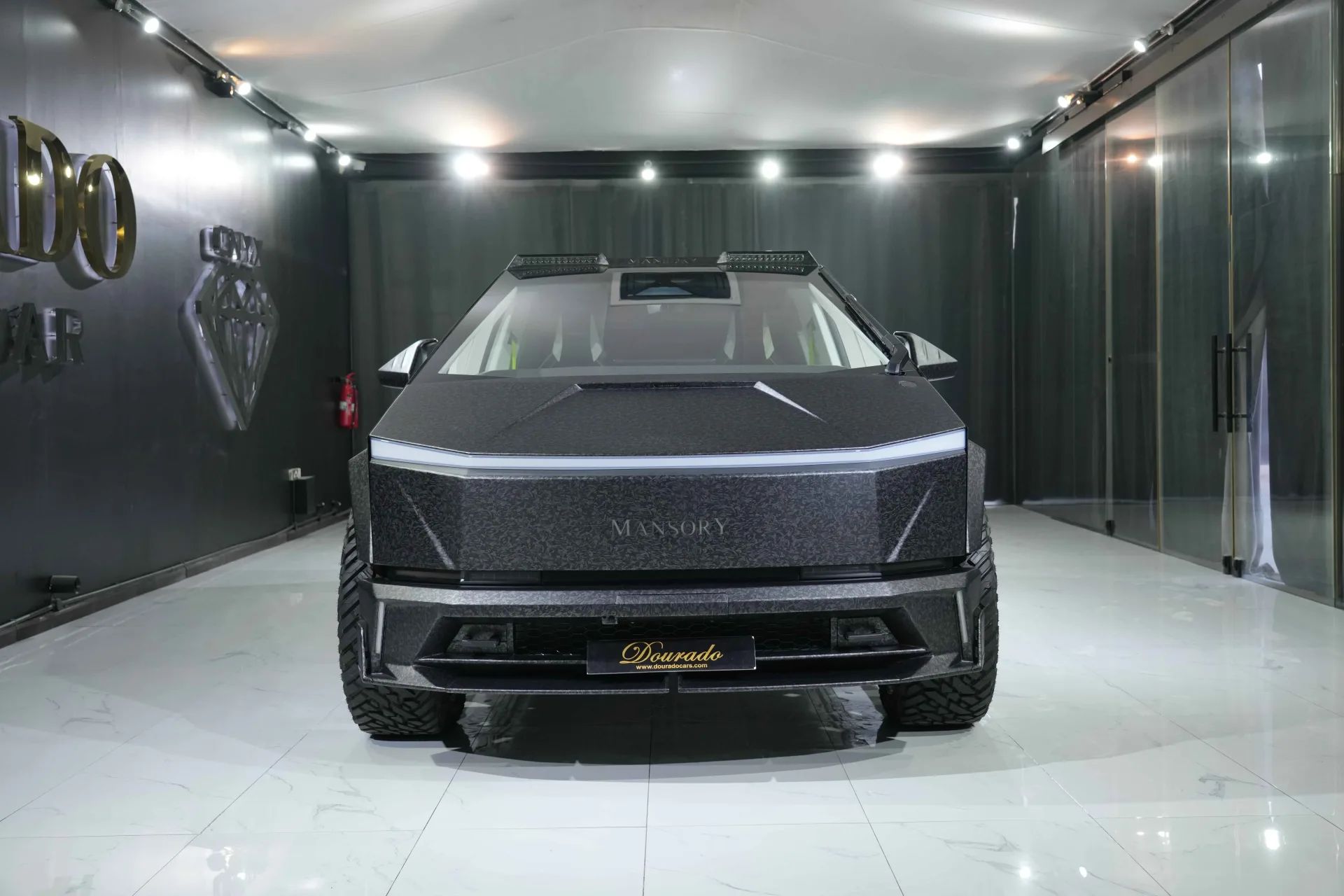 2025 Tesla Cybertruck photo 2
