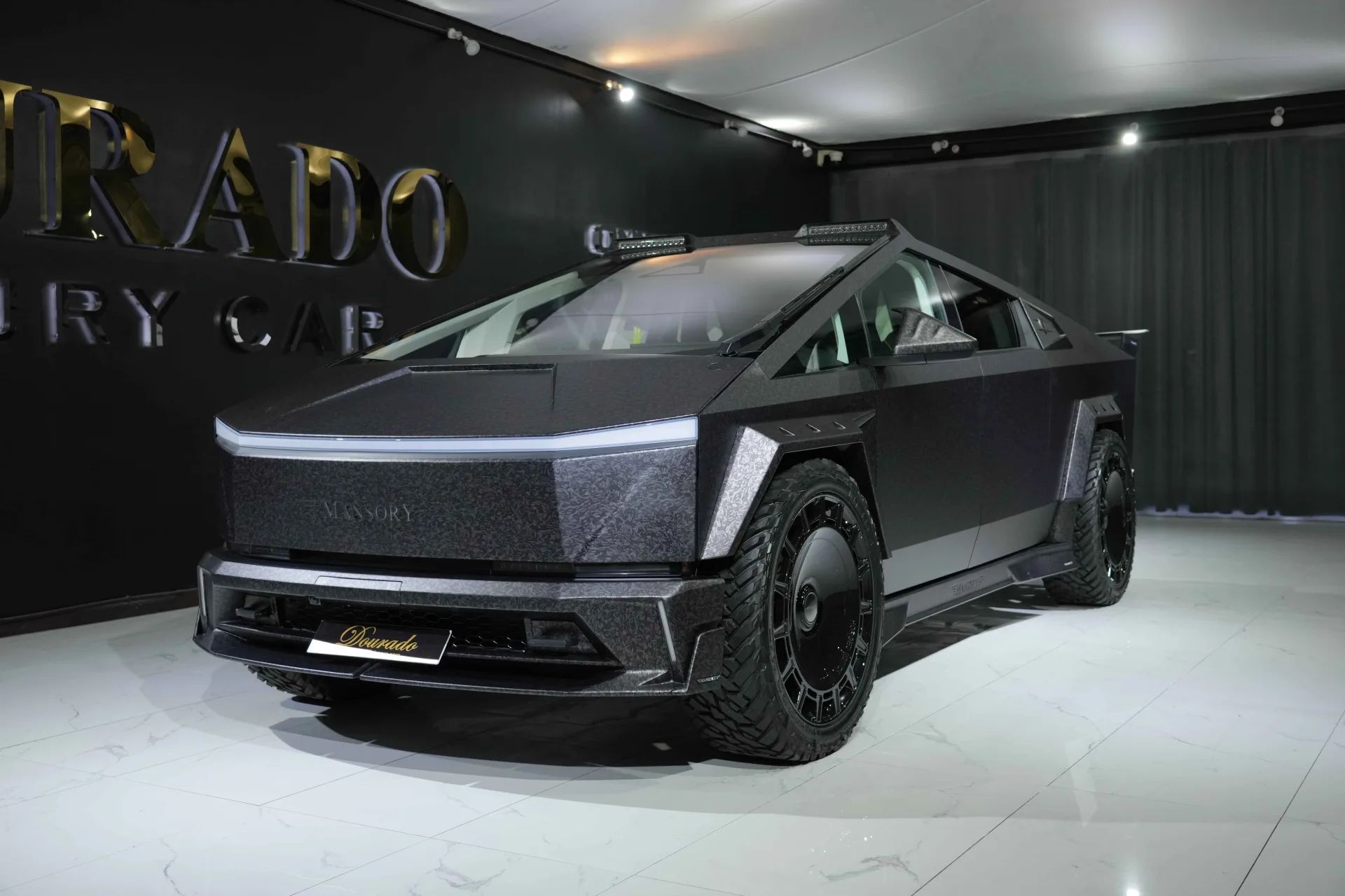 2025 Tesla Cybertruck photo 3