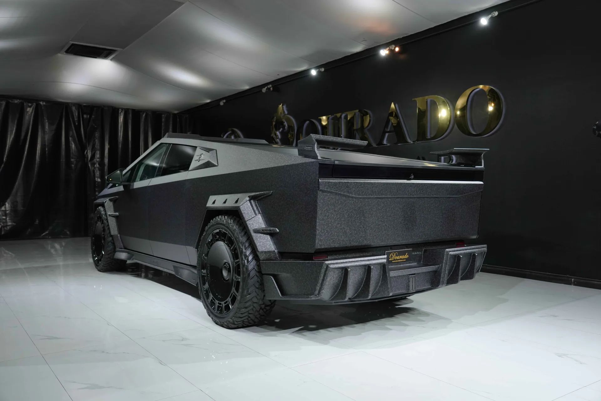2025 Tesla Cybertruck photo 4