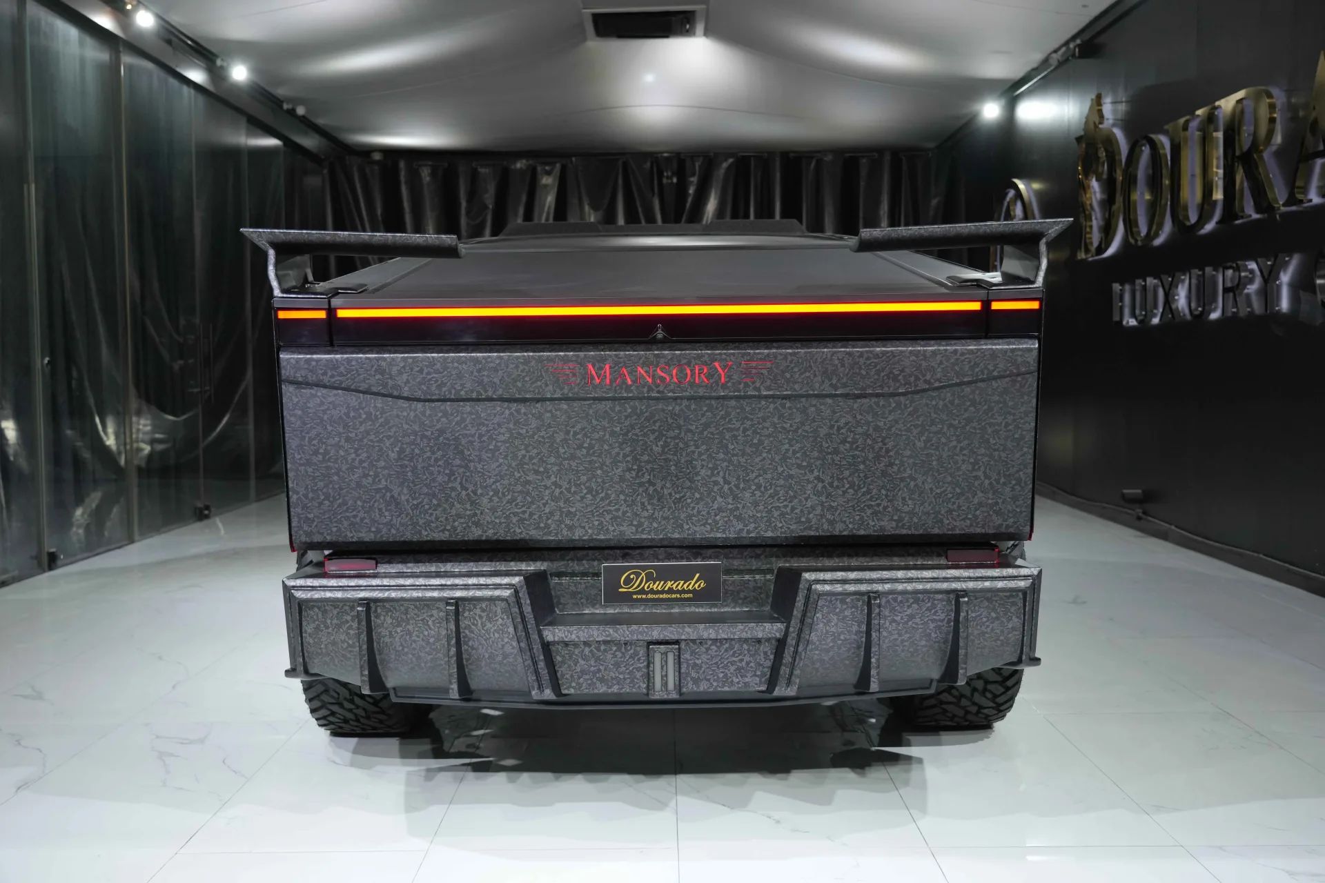 2025 Tesla Cybertruck photo 5