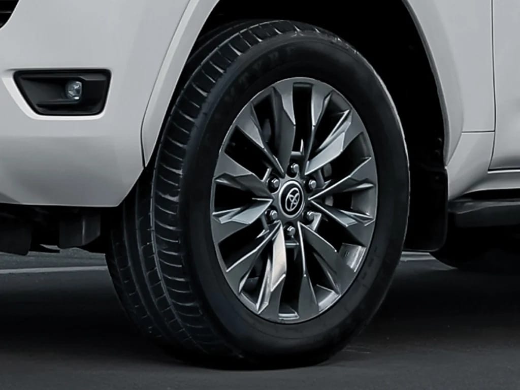 2022 Toyota Land Cruiser photo 5