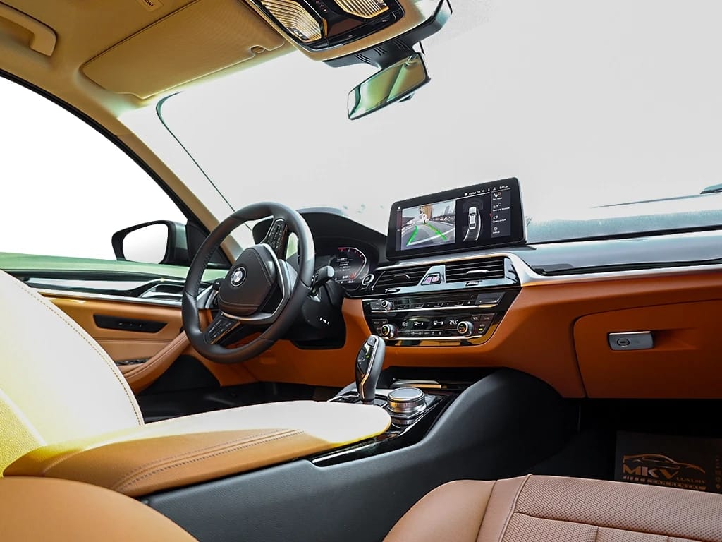 2023 BMW 5 Series photo 4
