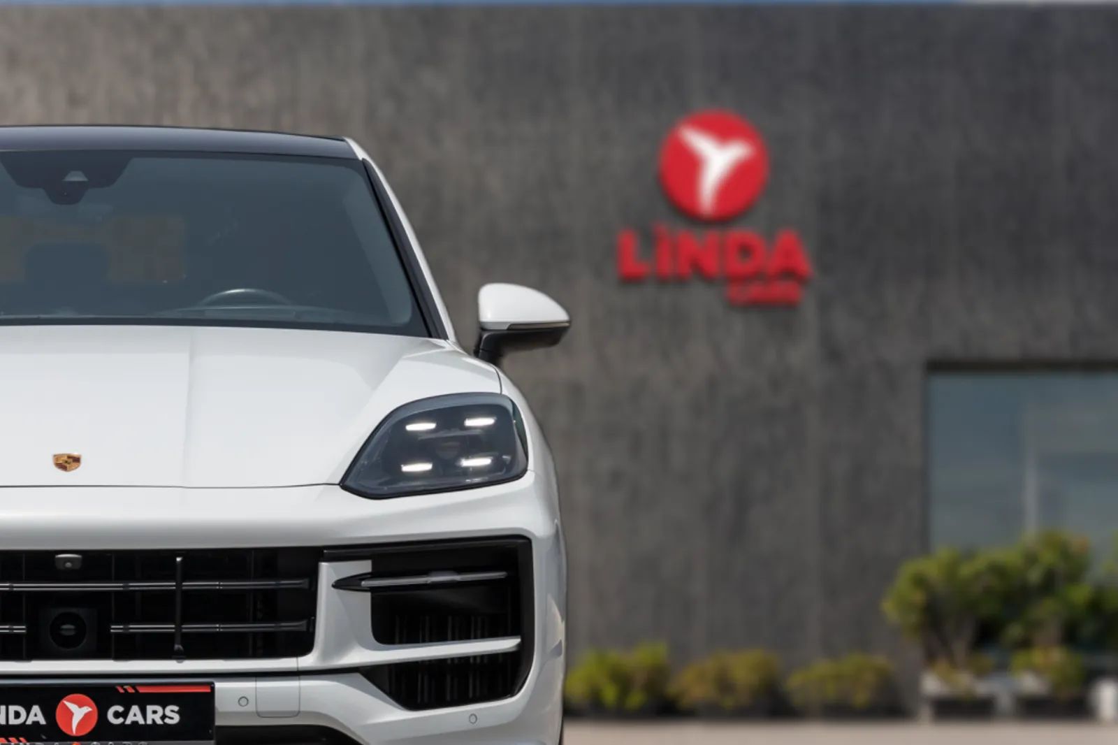 2024 Porsche Cayenne photo 3