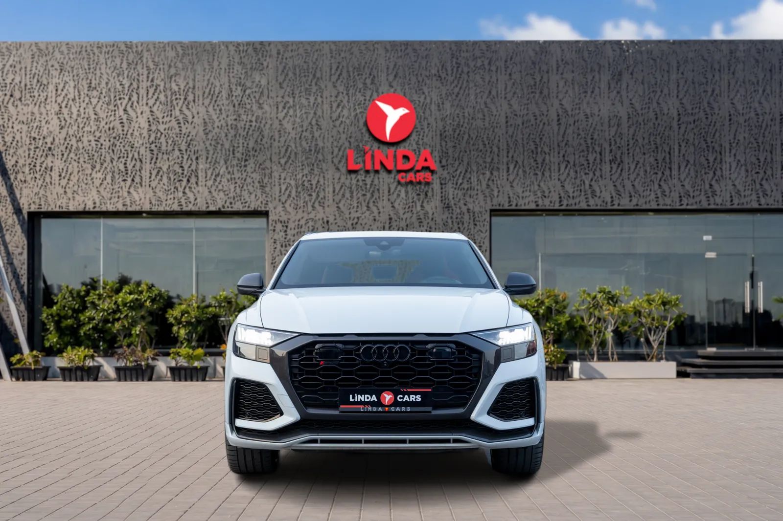 2022 Audi RS Q8 photo 2