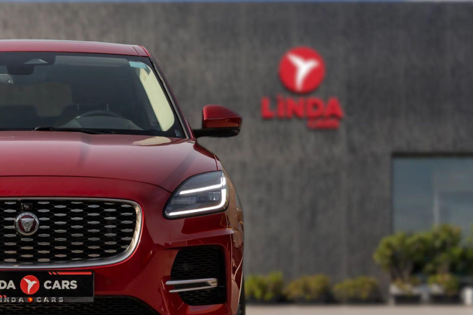 2021 Jaguar E-Pace photo 3