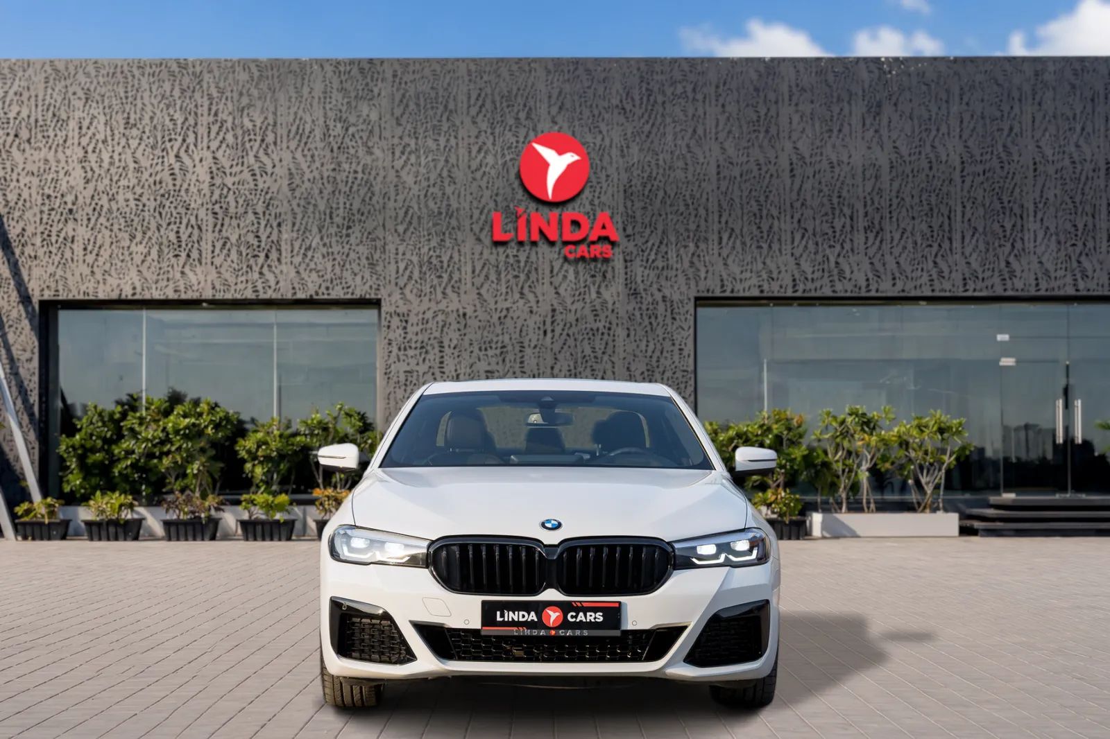 2023 BMW 5 Series photo 2