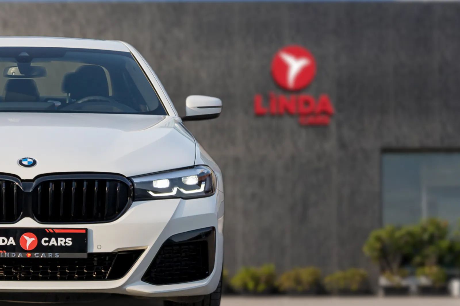 2023 BMW 5 Series photo 3