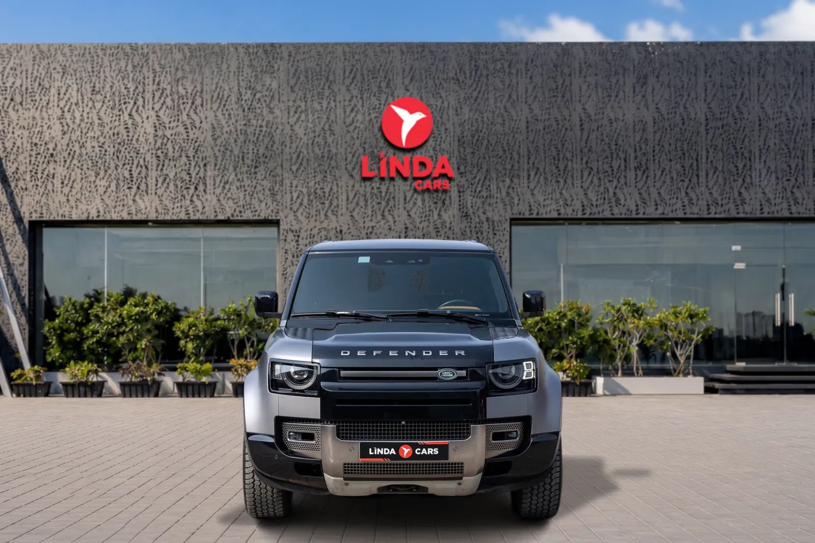 2021 Land Rover Defender photo 2