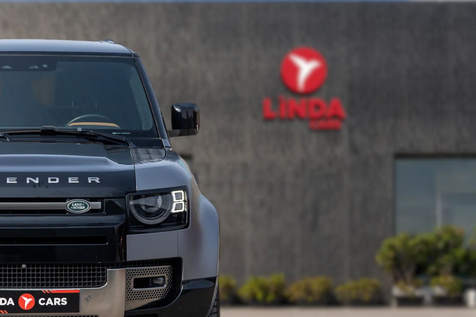 2021 Land Rover Defender photo 3