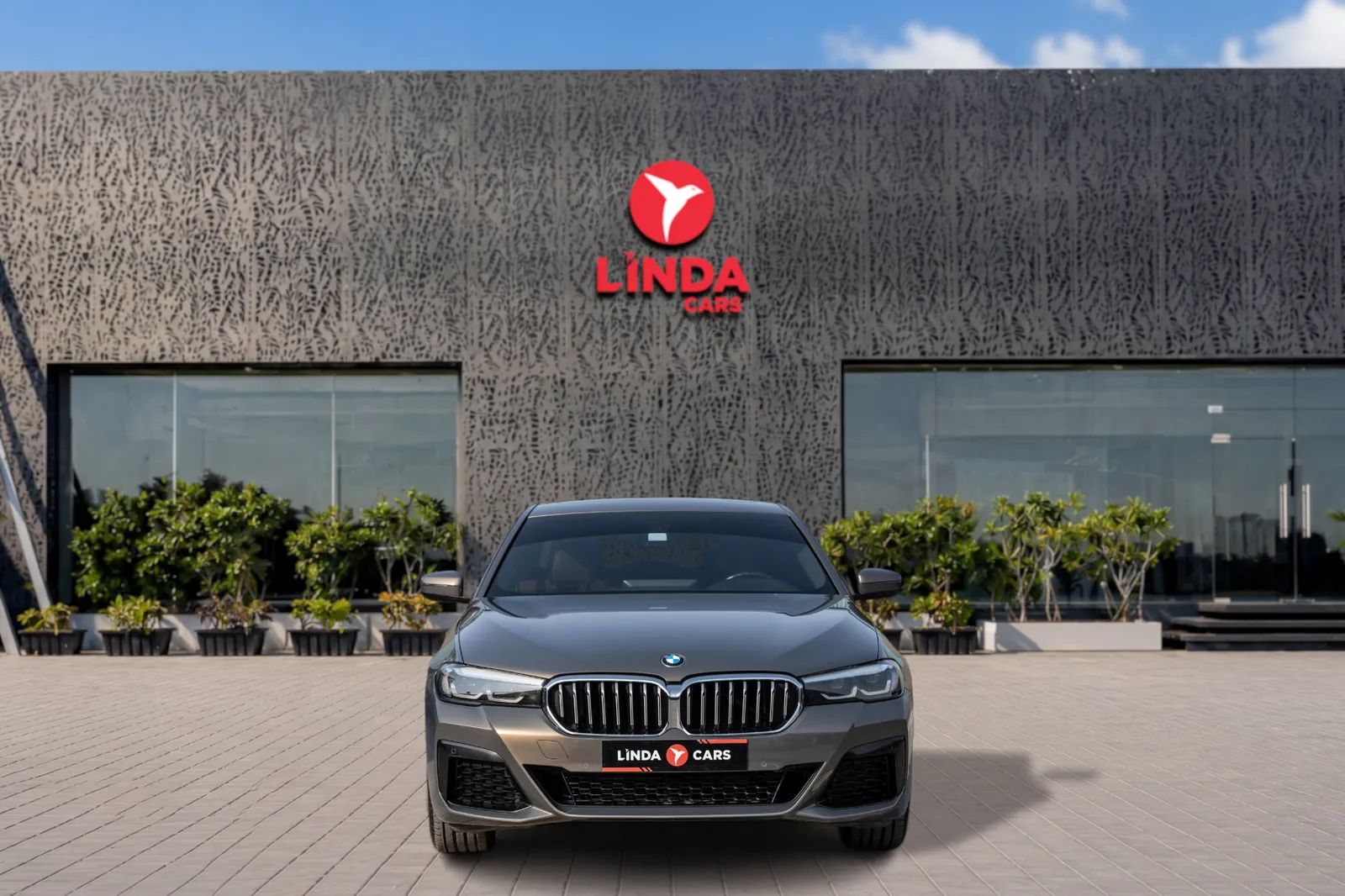 2023 BMW 5 Series photo 2