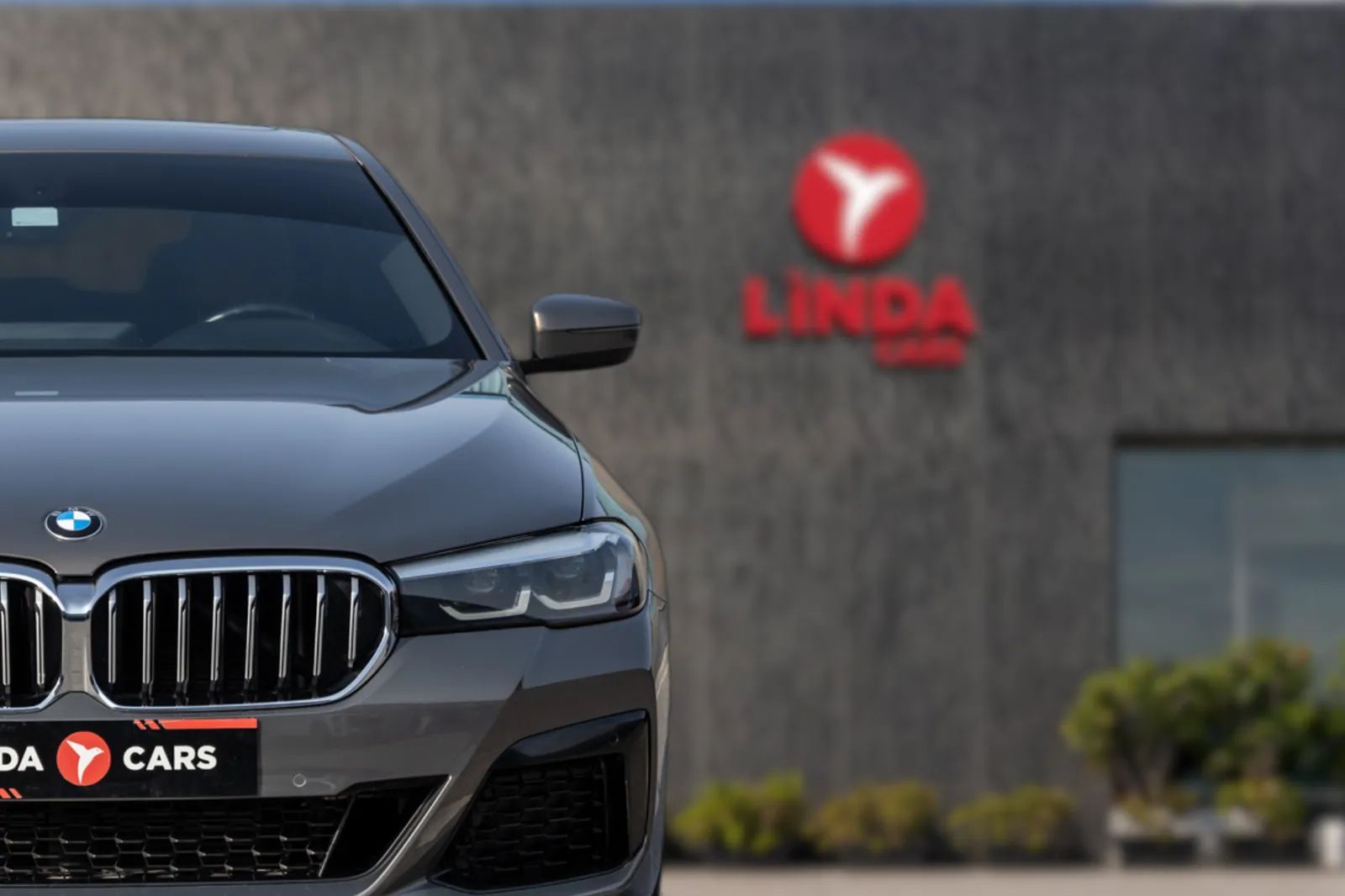 2023 BMW 5 Series photo 3