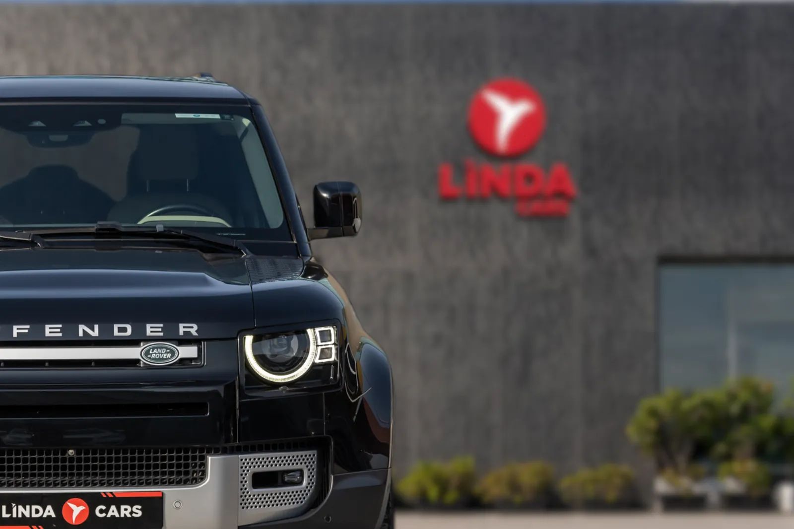 2023 Land Rover Defender photo 3
