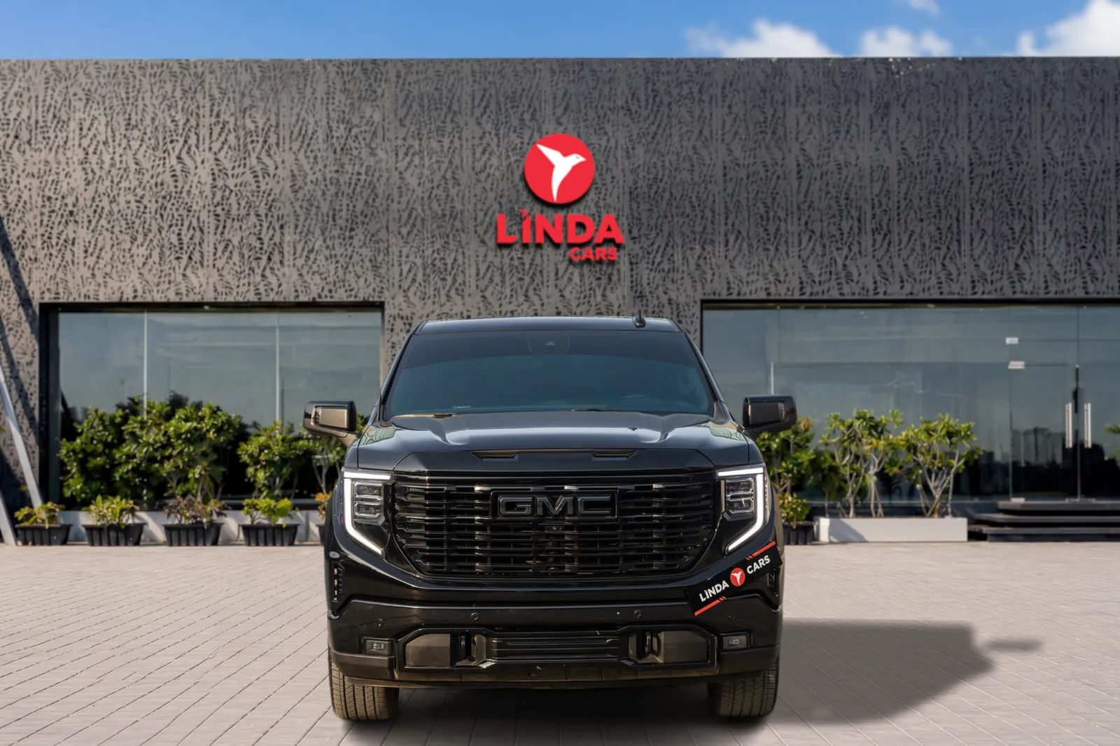 2025 GMC Sierra photo 2