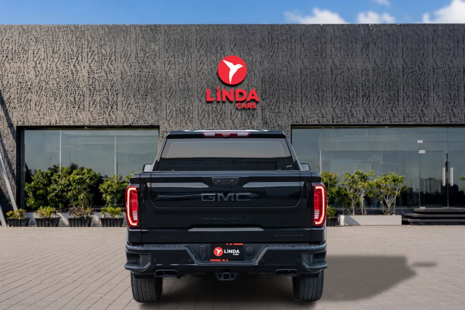 2025 GMC Sierra photo 4