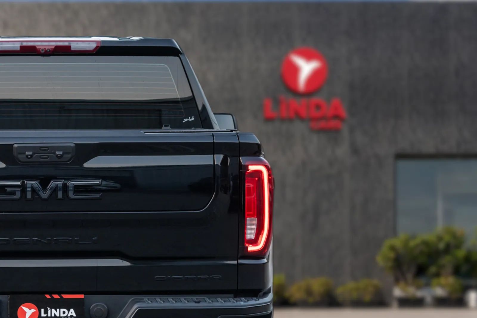 2025 GMC Sierra photo 5