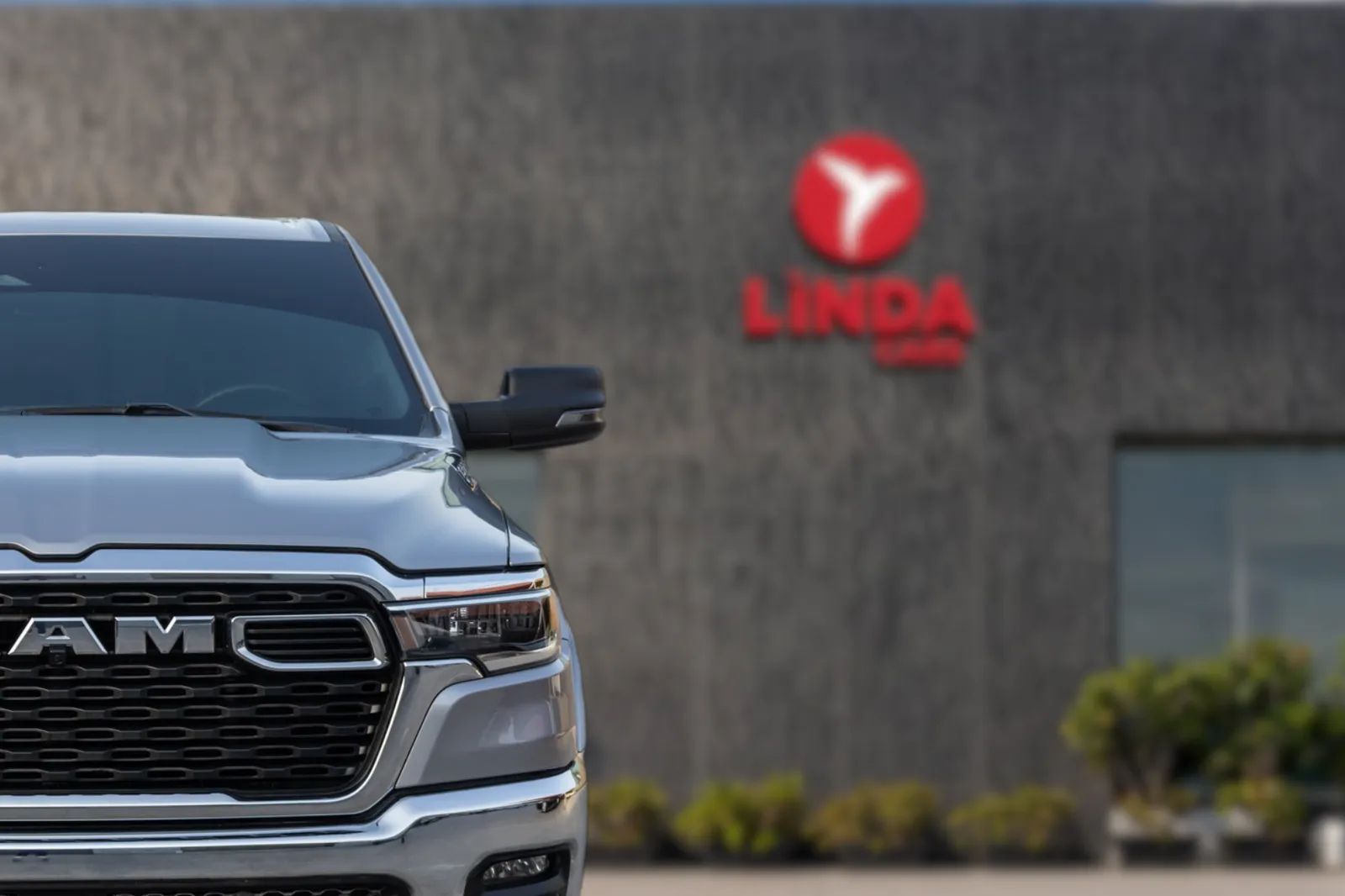 2025 Ram 1500 photo 3