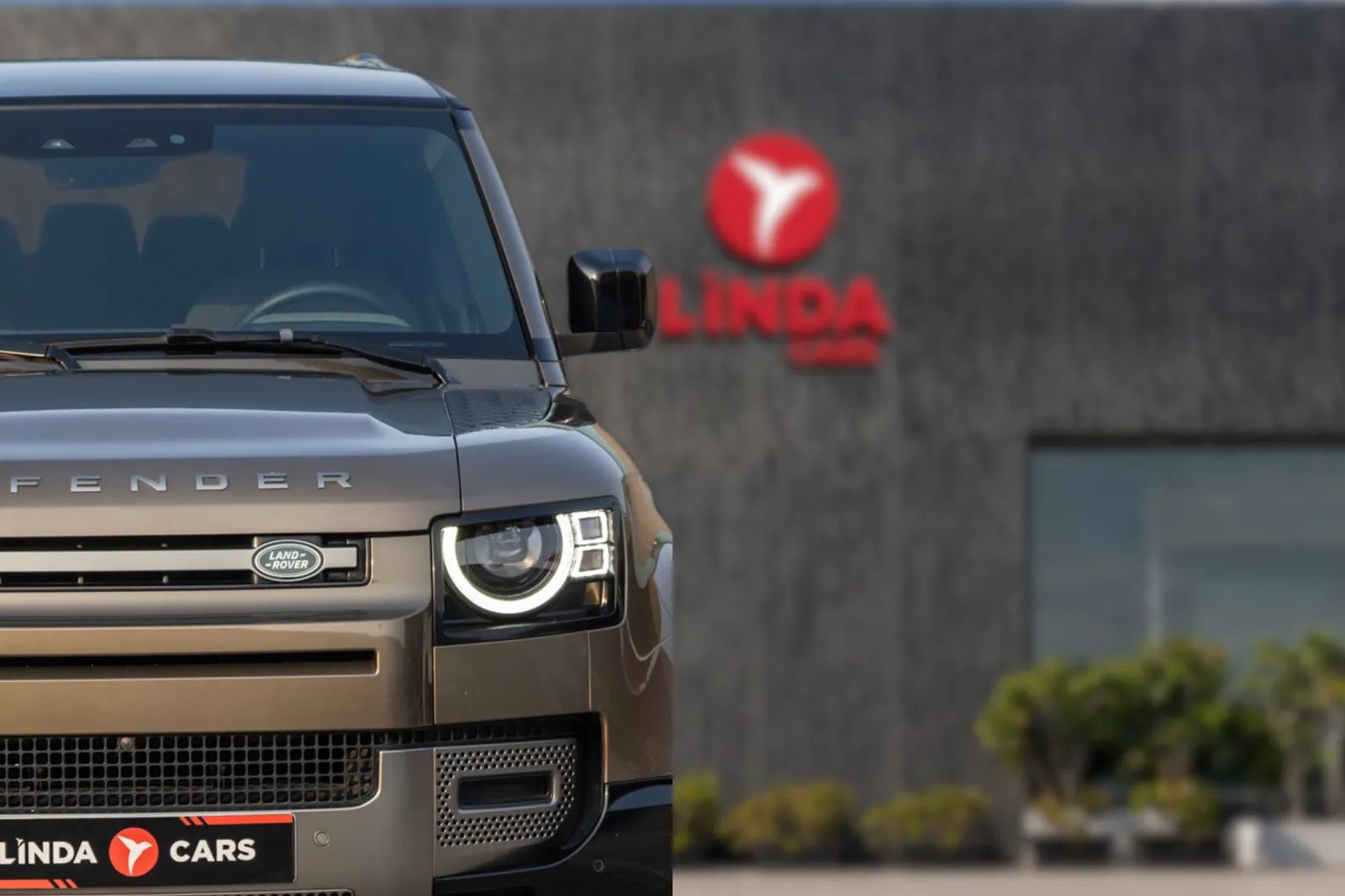 2024 Land Rover Defender photo 3