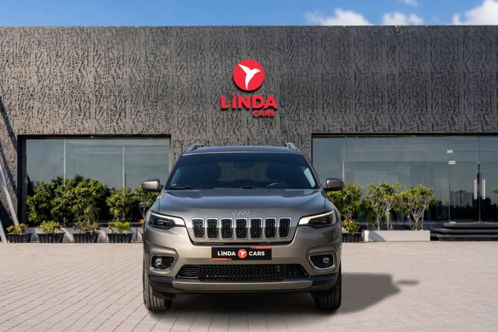 2020 Jeep Cherokee photo 2
