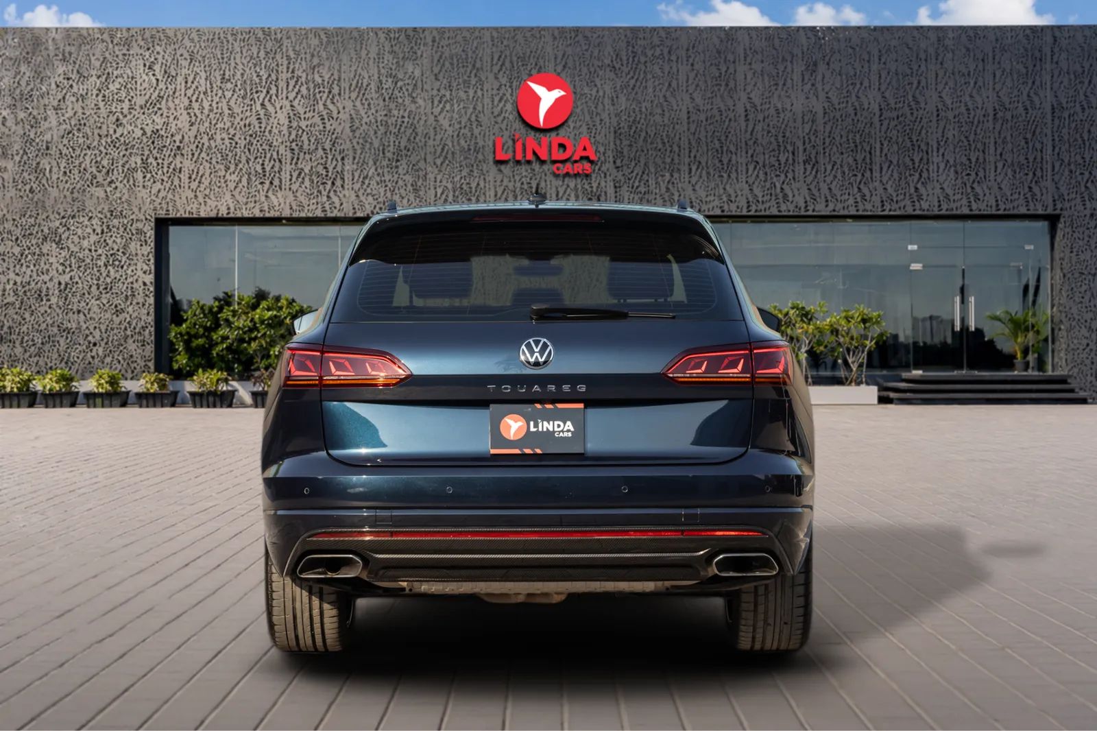 2023 Volkswagen Touareg photo 4