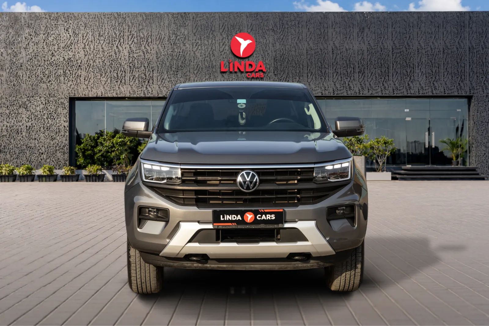 2023 Volkswagen Amarok photo 2
