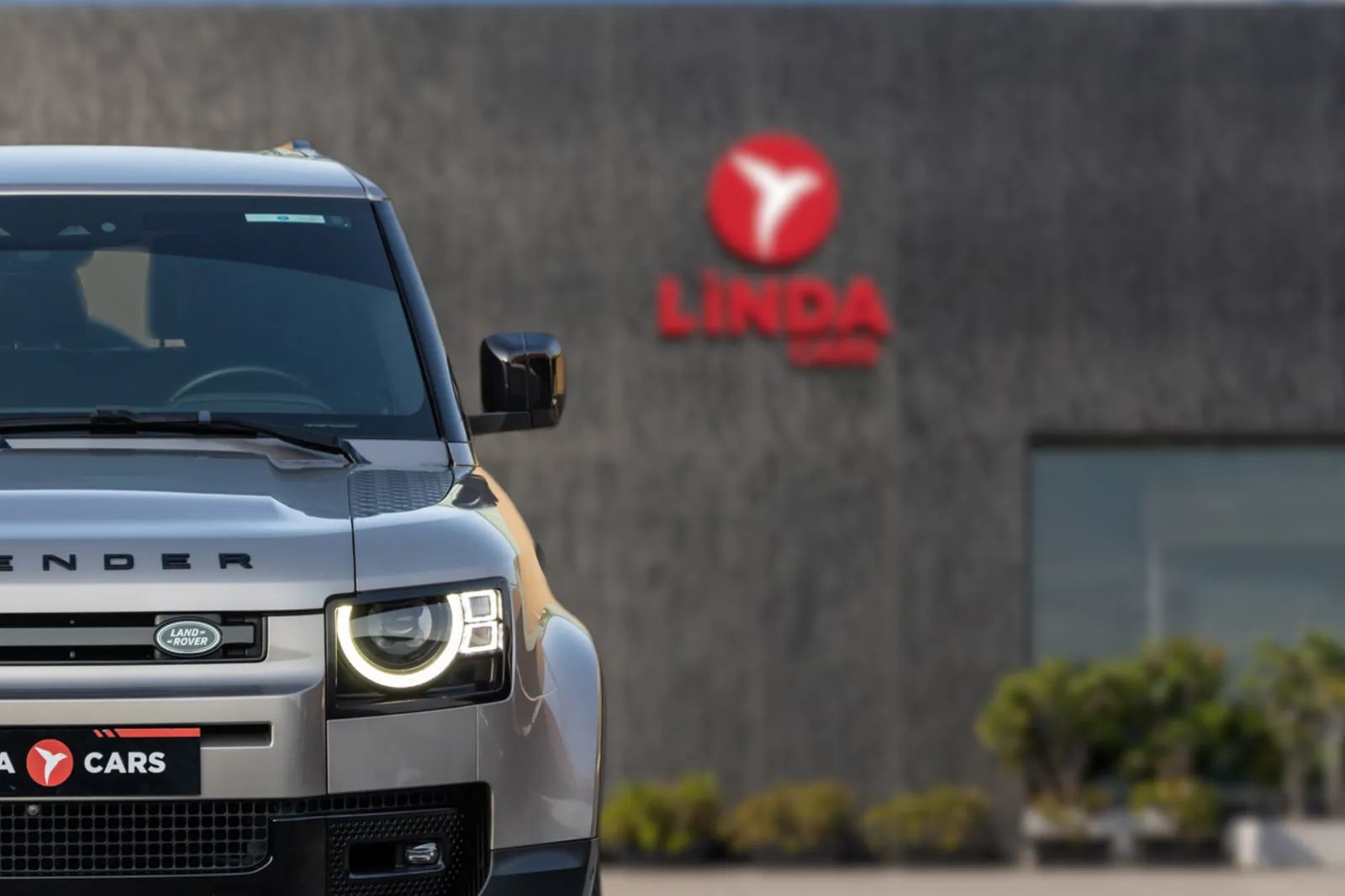 2023 Land Rover Defender photo 3
