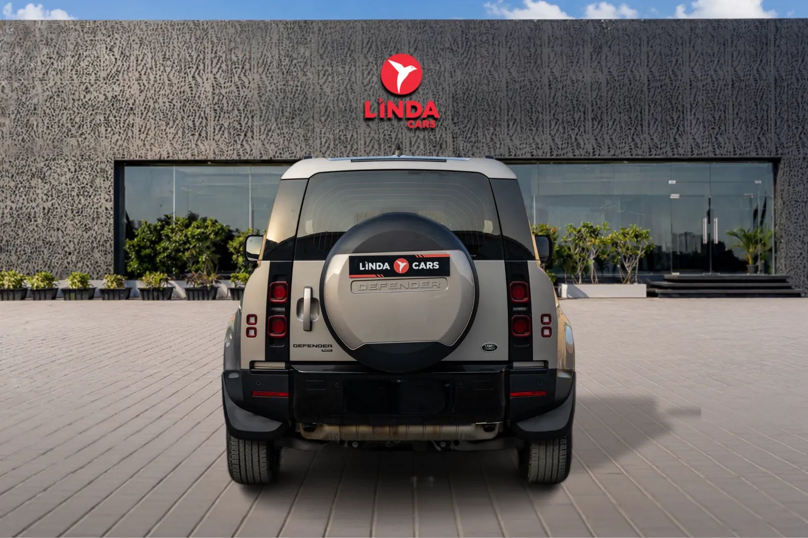 2023 Land Rover Defender photo 4