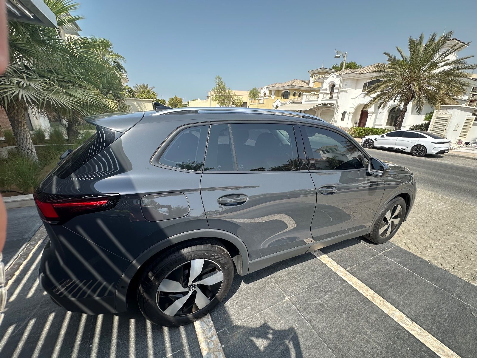 2025 Volkswagen Tiguan photo 4